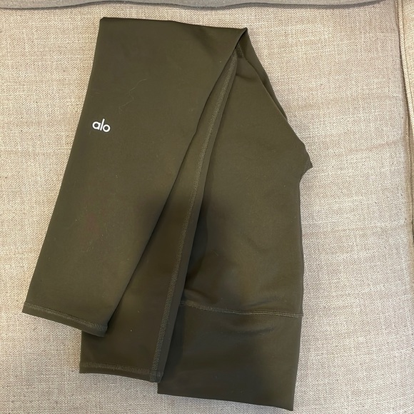 ALO Yoga pants - Picture 2 of 10